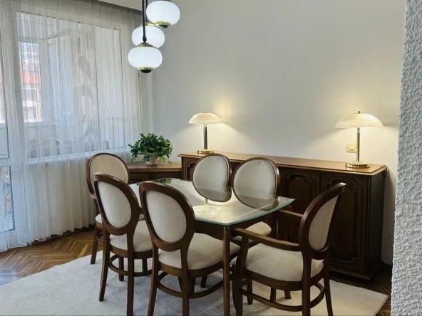 Дава се под наем Тристаен апартамент в Пловдив, Център - 100 кв.м за 987.36 € - Снимка #1