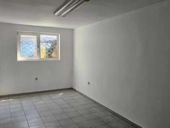 Дава се под наем Офис в Варна, Зимно кино Тракия - 97 кв.м за 498.27 € - Снимка #1