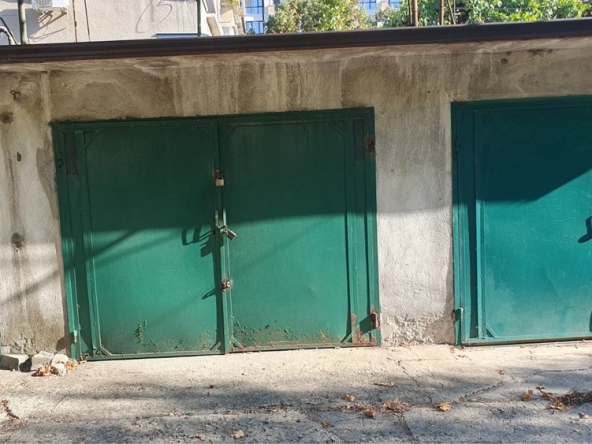 Дава се под наем Гараж / Паркомясто в Пловдив, Централна гара - 15 кв.м за 76.5 € - Снимка #1