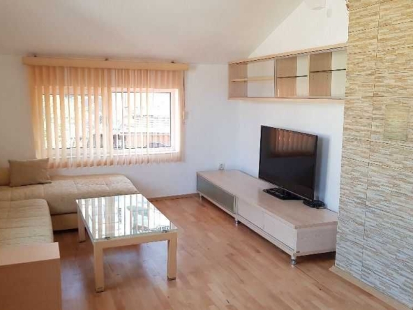 Дава се под наем Тристаен апартамент в Пловдив, Център - 87 кв.м за 398.82 € - Снимка #1