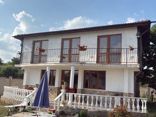 Къща в с. Безводица, Област Добрич - 130 кв.м за 785 €/кв.м - Снимка #1