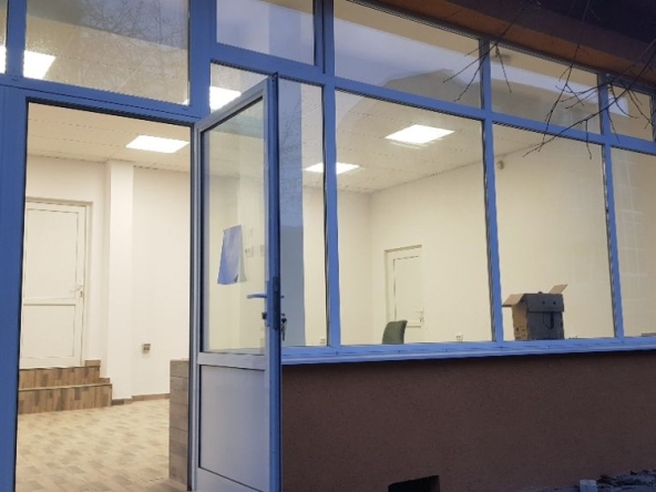 Дава се под наем Магазин в Шумен, Математическа гимназия - 94 кв.м за 408 € - Снимка #1