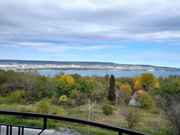 Двустаен апартамент в Варна, Галата - 92 кв.м за 887 €/кв.м - Снимка #1