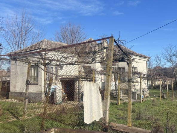 Къща в с. Студена, Област Хасково - 484 кв.м за 34 €/кв.м - Снимка #1