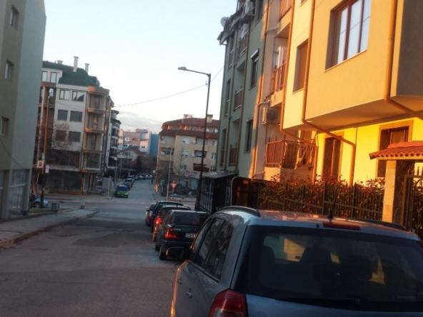 Магазин в Бобов дол - 242 кв.м за 67 €/кв.м - Снимка #1