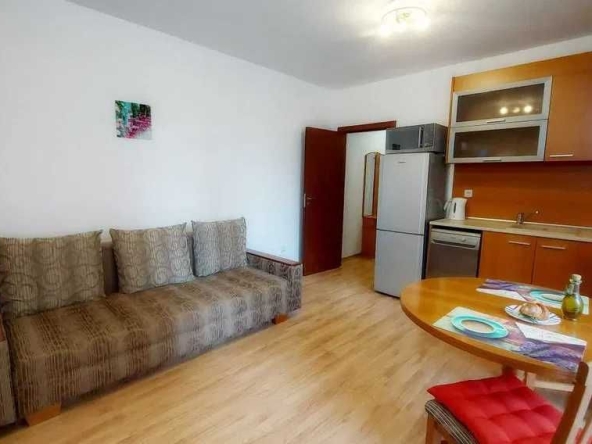 Дава се под наем Двустаен апартамент в Свети Влас - 69 кв.м за 300 € - Снимка #1