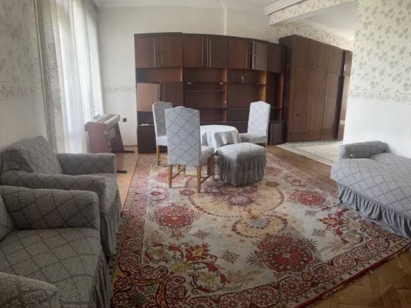 Дава се под наем Четиристаен апартамент в София, Център - 118 кв.м за 750 € - Снимка #1