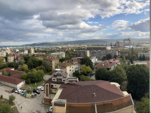 Дава се под наем Двустаен апартамент в Варна, ЖП Гара - 60 кв.м за 520 € - Снимка #1