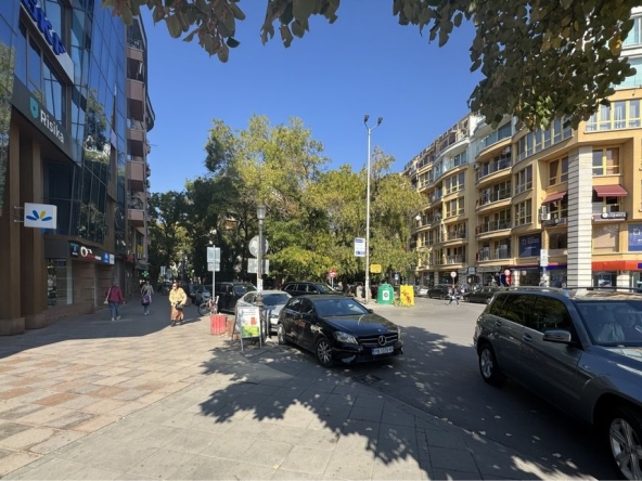 Тристаен апартамент в Пловдив, Център - 136 кв.м за 1662 €/кв.м - Снимка #1