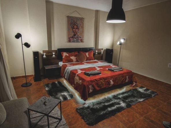 Дава се под наем Гараж / Паркомясто в Варна, Генералите - 150 кв.м за 800 € - Снимка #1