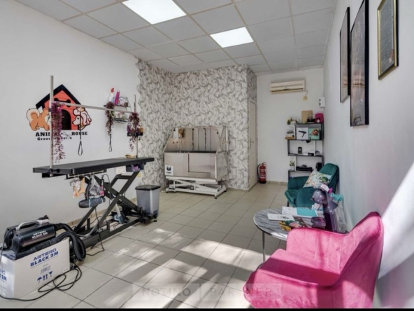 Магазин в Пловдив, Гагарин - 40 кв.м за 375 €/кв.м - Снимка #1