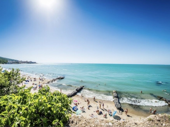 Двустаен апартамент в к.к. Елените - 86 кв.м за 510 €/кв.м - Снимка #1