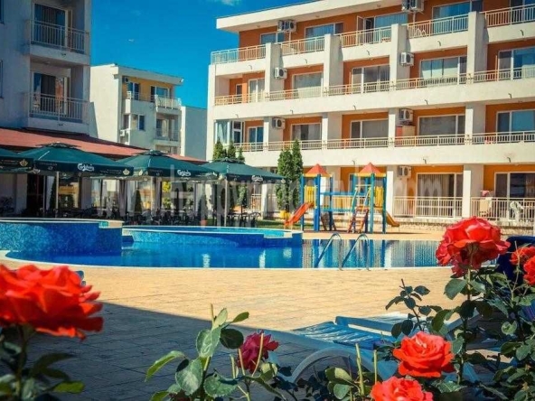 Двустаен апартамент в к.к. Слънчев бряг - 63 кв.м за 921 €/кв.м - Снимка #1