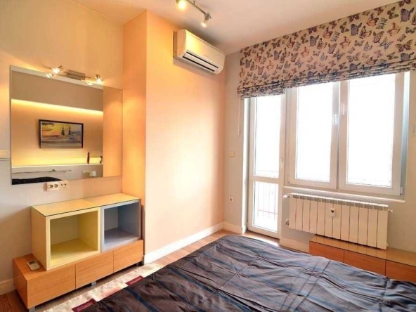 Дава се под наем Тристаен апартамент в София, Център - 90 кв.м за 1700 € - Снимка #1