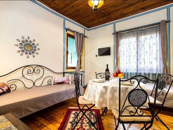 Дава се под наем Етаж от къща в Пловдив, Старият град - 90 кв.м за 1196.97 € - Снимка #1
