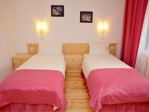 Хотел в с. Орешак, Област Ловеч - 970 кв.м за 464 €/кв.м - Снимка #1