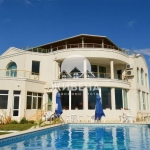 Дава се под наем Хотел в Варна, Бриз - 850 кв.м за 2700 € - Снимка #1