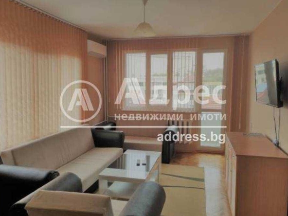 Дава се под наем Двустаен апартамент в Разград, Център - 69 кв.м за 255 € - Снимка #1