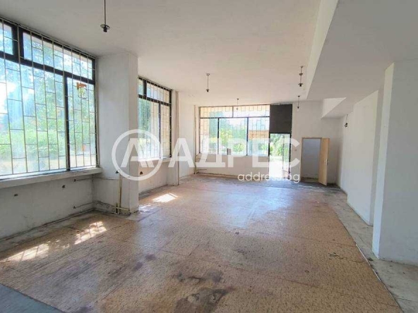 Дава се под наем Магазин в Разград, Васил Левски - 100 кв.м за 459 € - Снимка #1
