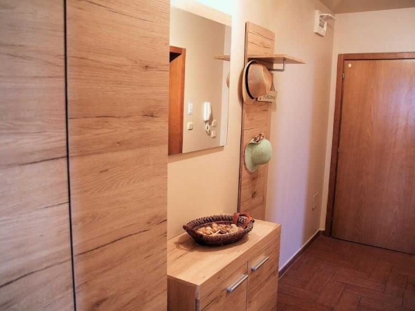 Дава се под наем Тристаен апартамент в София, Хладилника - 109 кв.м за 489.6 € - Снимка #1