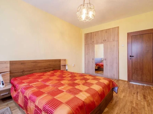 Дава се под наем Тристаен апартамент в София, Център - 84 кв.м за 675 € - Снимка #1
