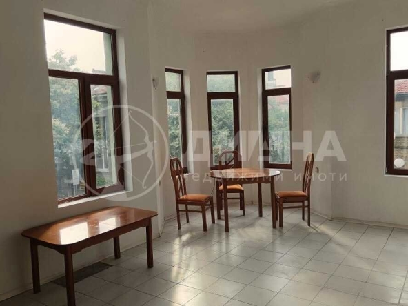 Тристаен апартамент в Пловдив, Център - 115 кв.м за 1522 €/кв.м - Снимка #1