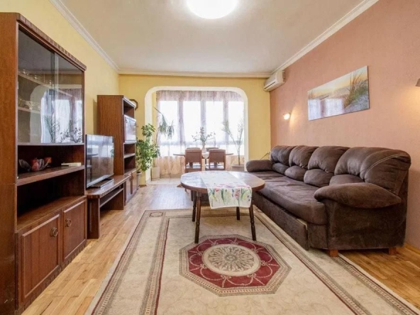 Дава се под наем Двустаен апартамент в София, Център - 84 кв.м за 675 € - Снимка #1