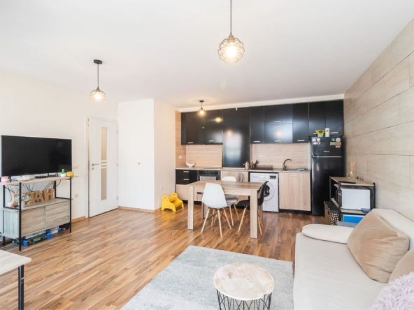 Дава се под наем Двустаен апартамент в к.к. Св.Св. Константин и Елена - 76 кв.м за 280.5 € - Снимка #1