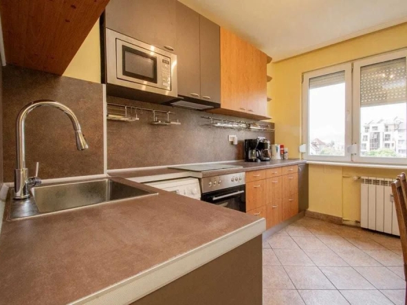 Дава се под наем Двустаен апартамент в София, Център - 84 кв.м за 650 € - Снимка #1