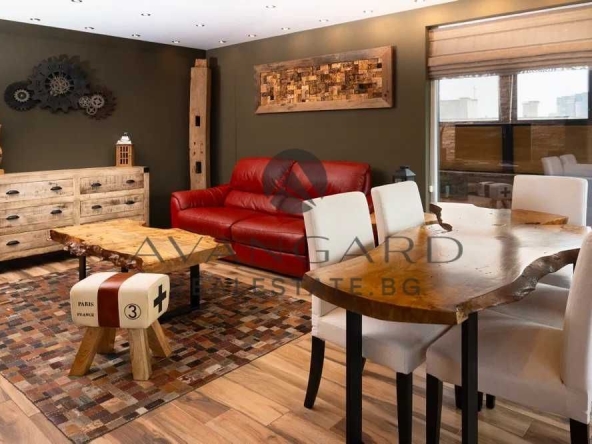 Тристаен апартамент в Пловдив, Център - 160 кв.м за 2040 €/кв.м - Снимка #1