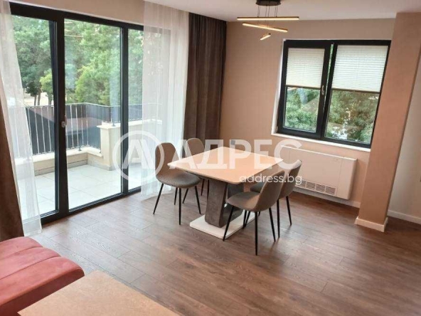 Дава се под наем Тристаен апартамент в Разград, Център - 81 кв.м за 511 € - Снимка #1