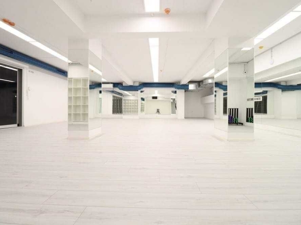 Дава се под наем Зала за събития в Варна, Терапевтична болница -  кв.м за 25.5 € - Снимка #1