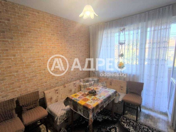 Дава се под наем Двустаен апартамент в Разград, Център - 66 кв.м за 204 € - Снимка #1