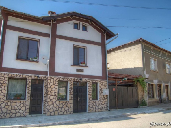 Къща в с. Ломец, Област Ловеч - 390 кв.м за 505 €/кв.м - Снимка #1