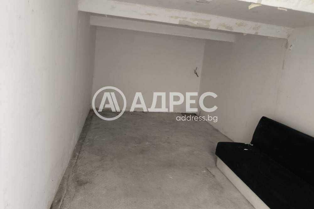 Гараж / Паркомясто в Разград, Орел - 19 кв.м за 943 €/кв.м - Снимка #1