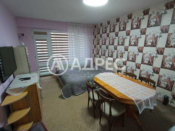 Дава се под наем Двустаен апартамент в Разград, Център - 64 кв.м за 255 € - Снимка #1