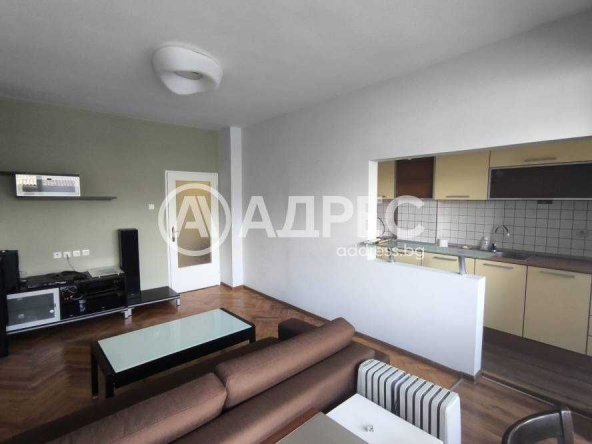 Тристаен апартамент в Разград, Център - 82 кв.м за 1866 €/кв.м - Снимка #1
