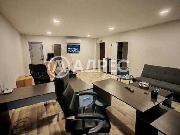 Дава се под наем Офис в Разград, Център - 40 кв.м за 398.82 € - Снимка #1