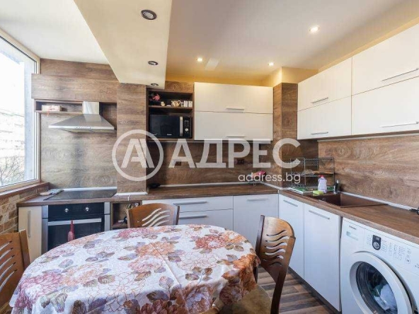 Тристаен апартамент в Варна, Цветен квартал - 61 кв.м за 1330 €/кв.м - Снимка #1