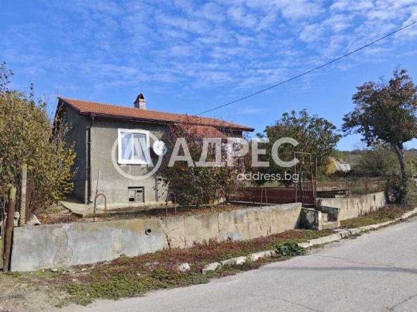 Къща в с. Ботево, Област Варна - 40 кв.м за 702 €/кв.м - Снимка #1