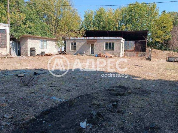 Промишлена сграда в Разград, Варош - 2007 кв.м за 89 €/кв.м - Снимка #1