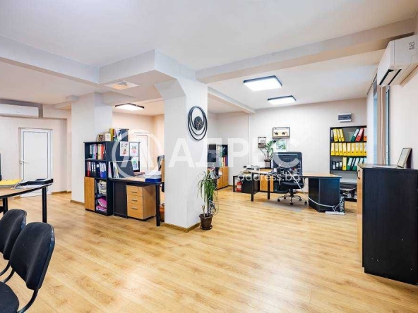 Офис в Варна, Център - 85 кв.м за 1014 €/кв.м - Снимка #1