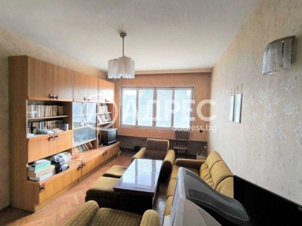 Тристаен апартамент в Разград, Център - 86 кв.м за 653 €/кв.м - Снимка #1