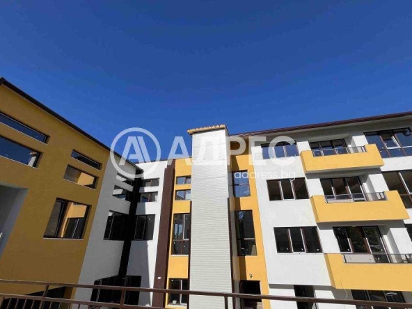 Тристаен апартамент в Разград, Житница - 146 кв.м за 396 €/кв.м - Снимка #1