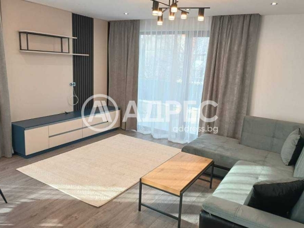Дава се под наем Тристаен апартамент в Разград, Център - 130 кв.м за 977.16 € - Снимка #1