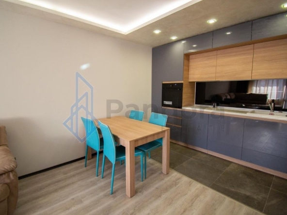 Дава се под наем Двустаен апартамент в София, Център - 75 кв.м за 598.23 € - Снимка #1