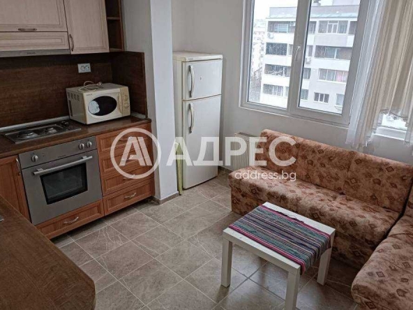 Дава се под наем Двустаен апартамент в Разград, Център - 60 кв.м за 328.95 € - Снимка #1