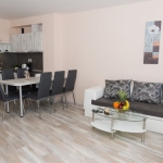 Дава се под наем Тристаен апартамент в Черноморец - 100 кв.м за 360 € - Снимка #1