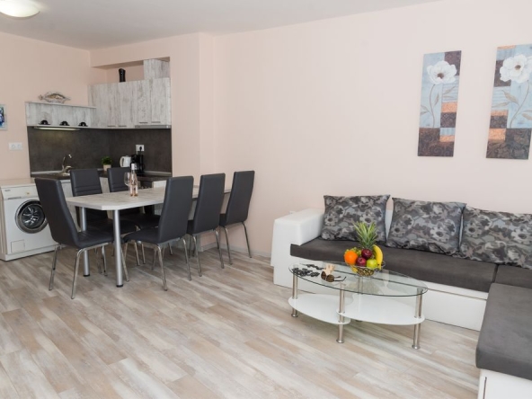 Дава се под наем Тристаен апартамент в Черноморец - 100 кв.м за 360 € - Снимка #1