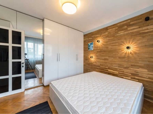 Дава се под наем Тристаен апартамент в София, Люлин 9 - 90 кв.м за 500 € - Снимка #1